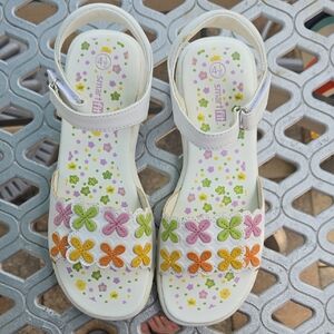 Smart Fit Kids Sandals - White with Multicolor Flowers